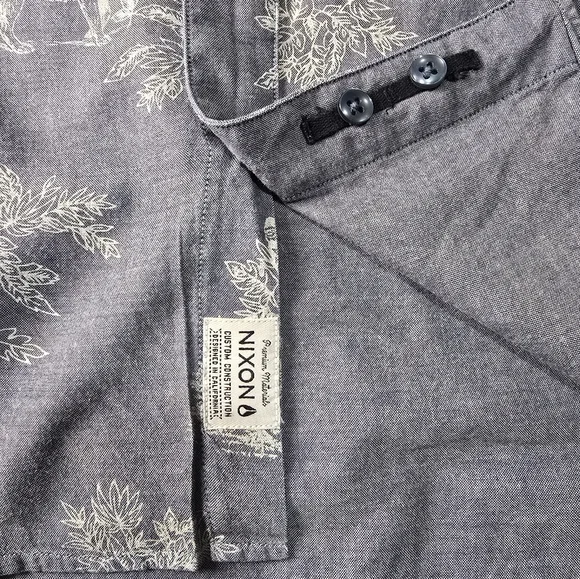 Nixon Men's XL Gray Printed Button Down Short Sleeve 100% Cotton Shirt - Picture 8 of 11
